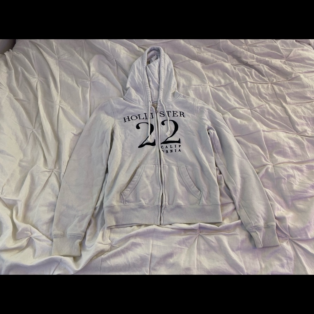 White Hollister sweatshirt